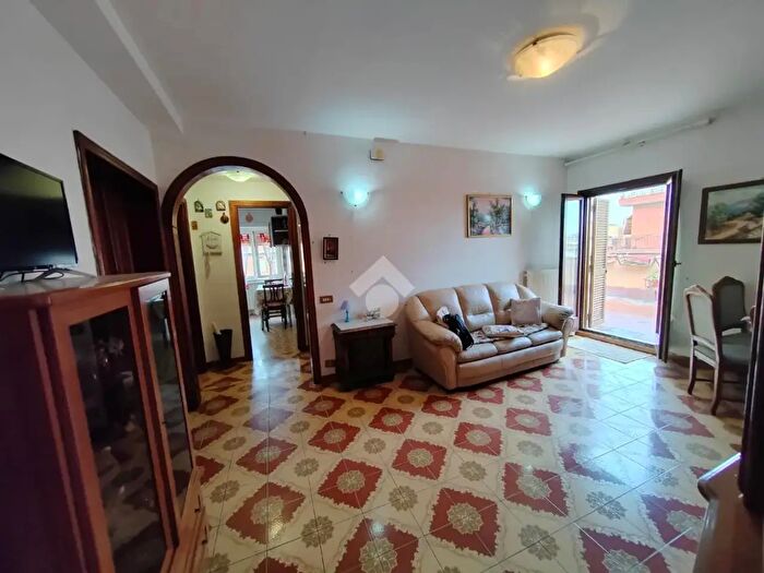 Appartamento trilocale in vendita in Via Limbiate, Roma