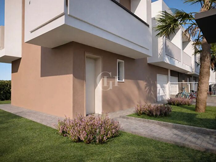 Casa quadrilocale in vendita in Via Frassino, Peschiera Del Garda