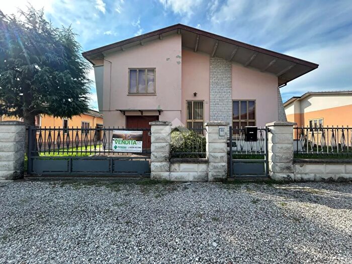 Casa con 5 locali in vendita in Via Concetto Marchesi, Suzzara
