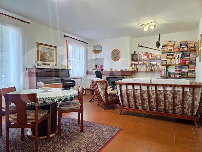 Appartamento con 5 locali in vendita in Via Jhon Fitzgerald Kennedy, Monzuno