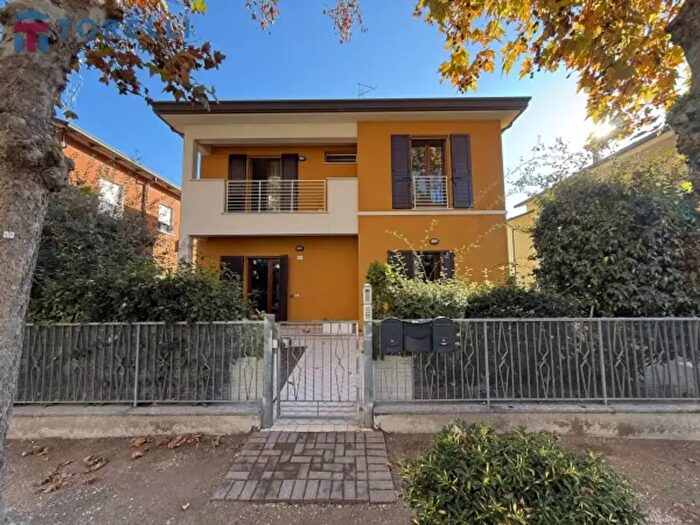 Casa con 6 locali in vendita in Via Carlo Cattaneo, Cesenatico