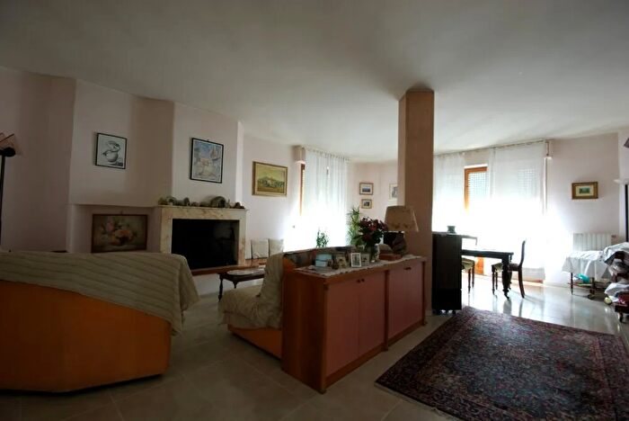 Casa con 7 locali in vendita in San Giustino