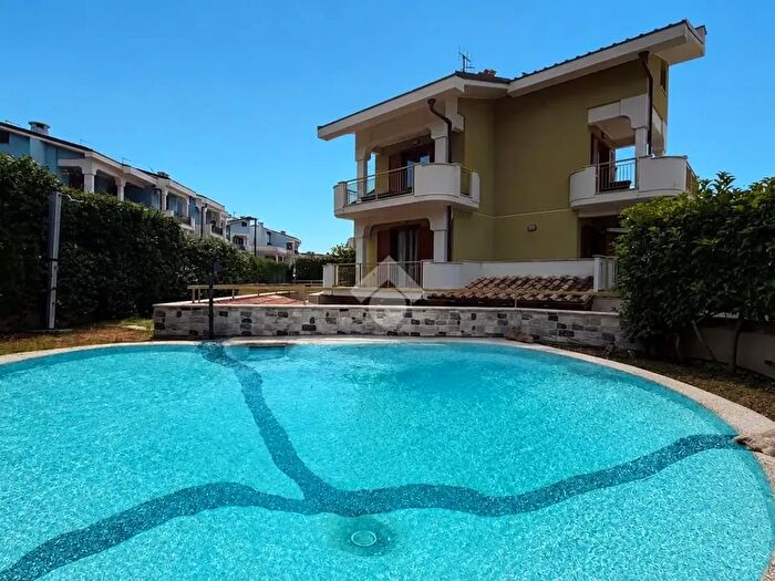 Casa con 5 locali in vendita in Via dell'Acquarole, Formia