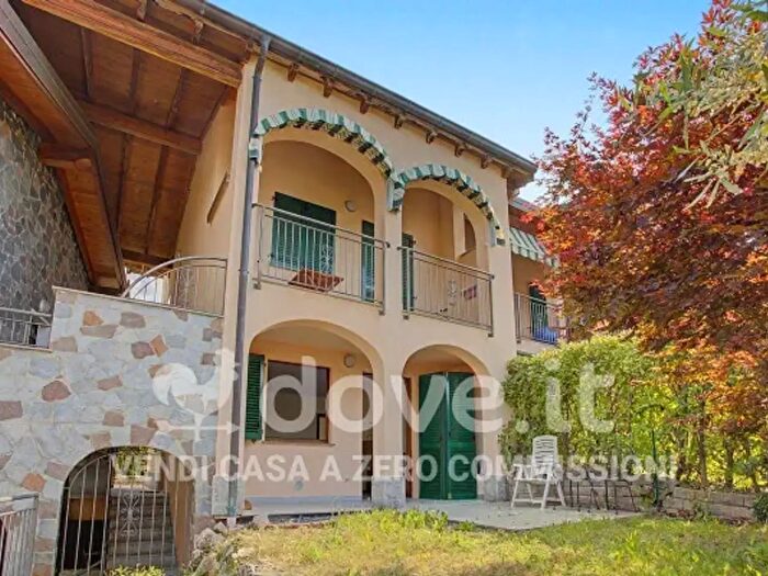 Appartamento bilocale in vendita in Via Cavaliere Giovanni Moroni, Montegrino Valtravaglia