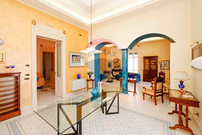 Casa con 18 locali in vendita in Corso Lorenzo Fazzini, Vieste