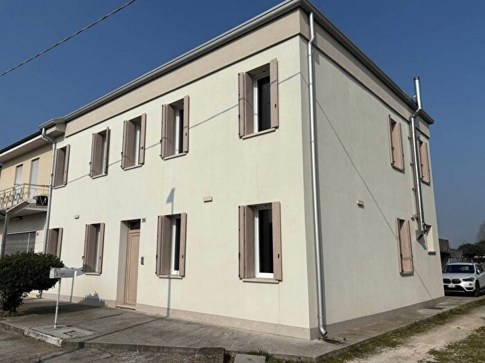 Casa con 6 locali in affitto in Centro, Piacenza d'Adige