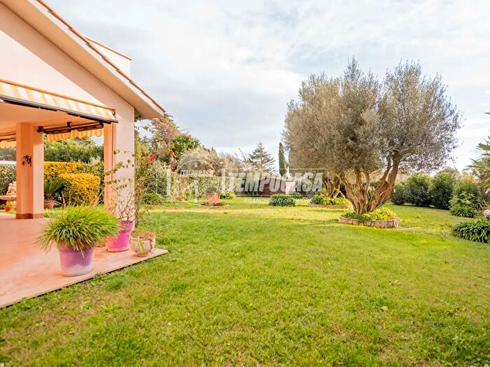 Casa quadrilocale in vendita in Via degli Anina a Sinistra, Tarquinia