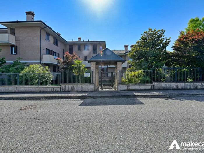 Appartamento trilocale in vendita in Via Gramsci, San Zenone Al Lambro
