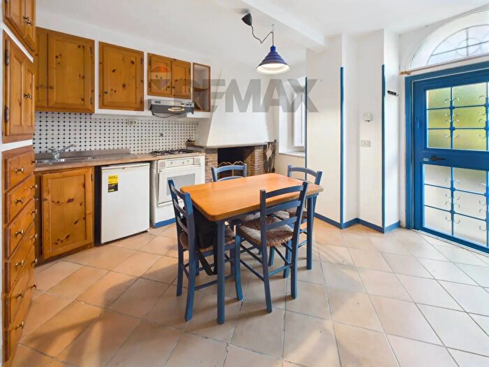Appartamento trilocale in vendita in Vicolo Baronale, Roma