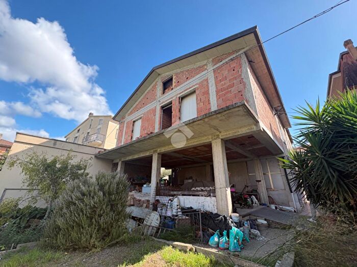 Case in Vendita e in Affitto - 2