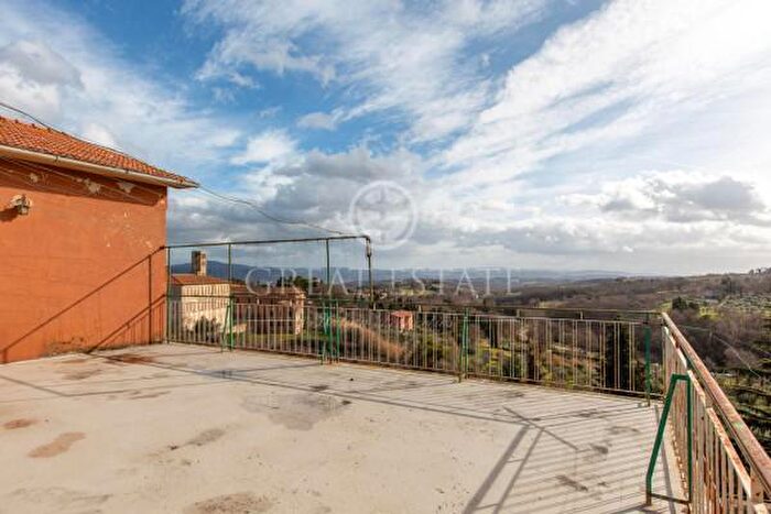 Casa con 6 locali in vendita in Via del Tamburino, Cetona