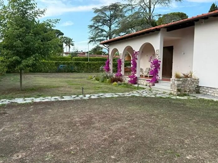 Casa con 6 locali in affitto in Forte Dei Marmi