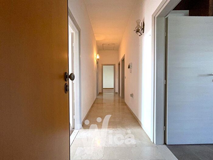 Appartamento con 8 locali in vendita in Via Viadotto Pontescolle, Cesena