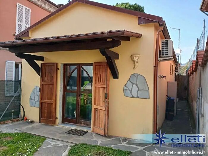 Casa trilocale in vendita in Ale Stazion, Massa