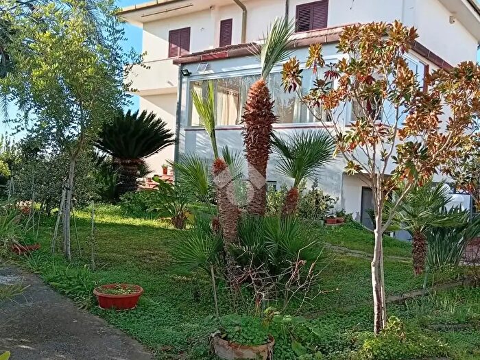 Casa con 6 locali in vendita in Ginosa