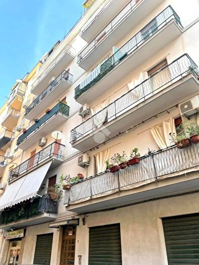 Appartamento trilocale in vendita in Via Giuseppe Sequenza, Palermo