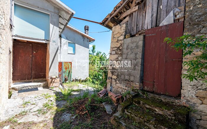 Appartamento con 5 locali in vendita in Via I Maggio Rocca Malatina, Guiglia