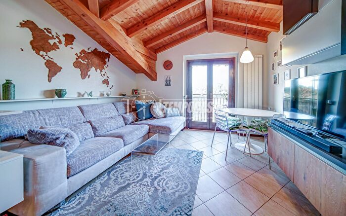 Appartamento bilocale in vendita in Via Campo dei Fiori, Cairate