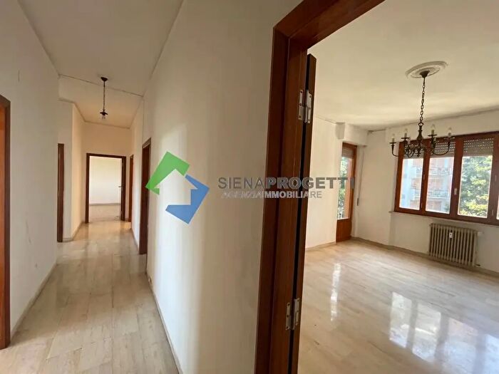 Appartamento con 7 locali in vendita in Via Perfetti, Siena