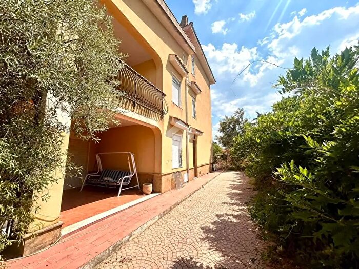 Casa con 8 locali in vendita in Strada Fornarotto, Altavilla Milicia