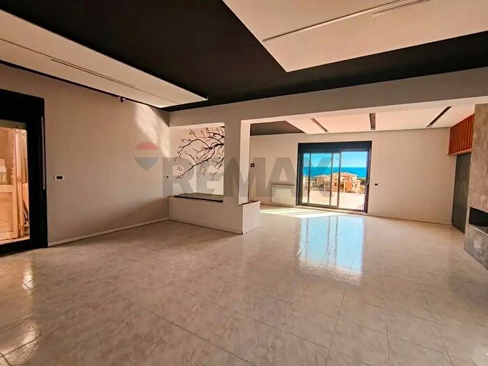 Appartamento con 6 locali in vendita in Via Mauro Maugeri, Aci Castello