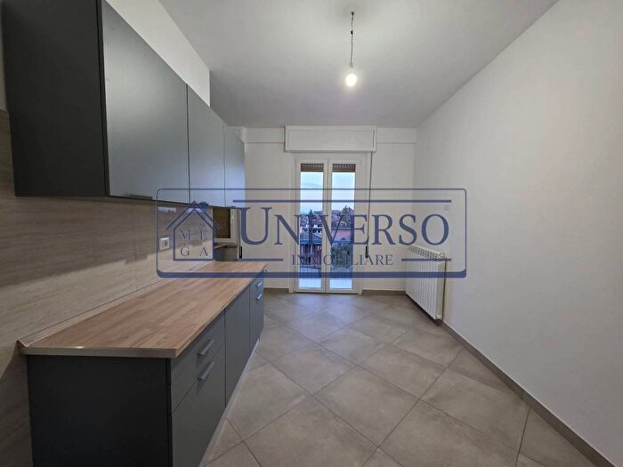 Appartamento trilocale in affitto in Via Lomellina, Rondo Carducci Medassino, Voghera