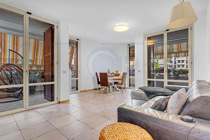 Appartamento trilocale in vendita in Via Caduti Bollatesi, Bollate