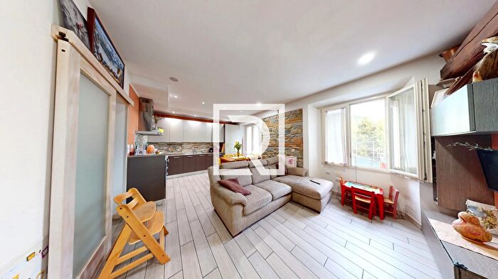 Appartamento trilocale in vendita in Via Nefetti Santa Sofia, Santa Sofia