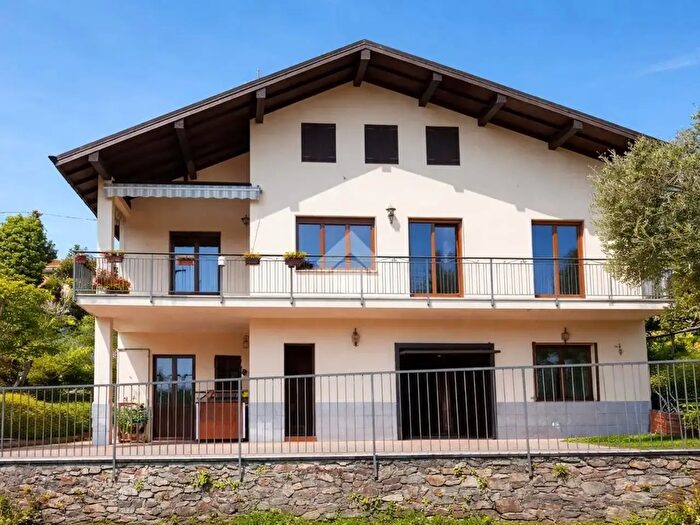 Casa con 7 locali in vendita in Via Piemonte, Arizzano