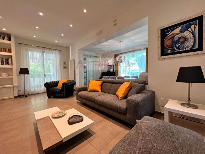 Casa con 6 locali in affitto in vIA SALVADOR ALLENDE, Centro, Forte dei Marmi