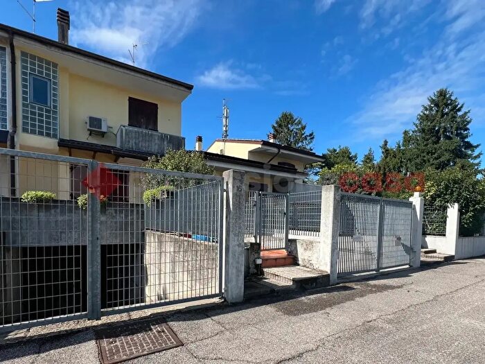 Casa con 6 locali in vendita in Via Rodari, Bovolone