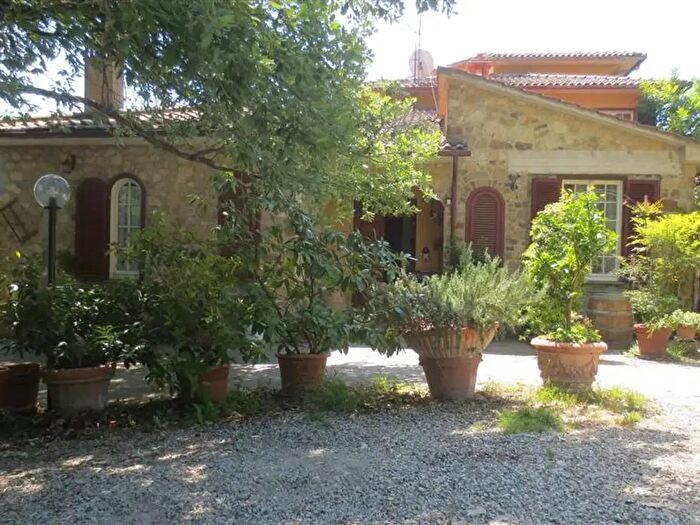 Casa con 12 locali in vendita in Castelnuovo Berardenga
