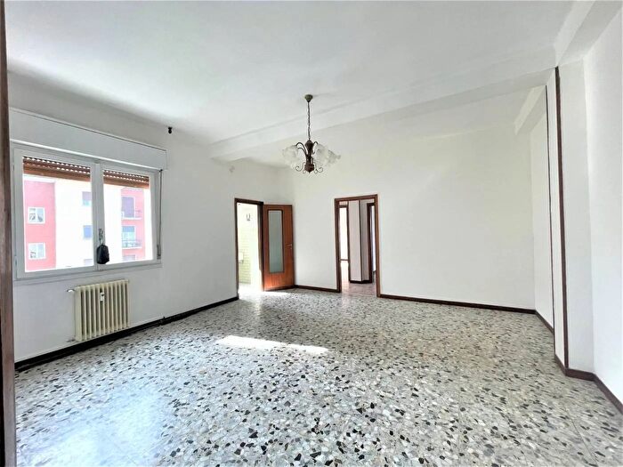 Appartamento trilocale in affitto in Via Corsica Brescia, Brescia