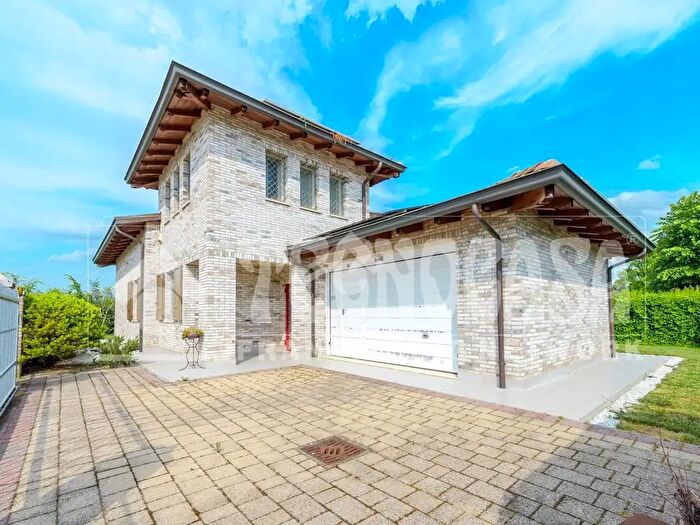 Casa con 5 locali in vendita in Via Case Nuove, Castelfranco Emilia