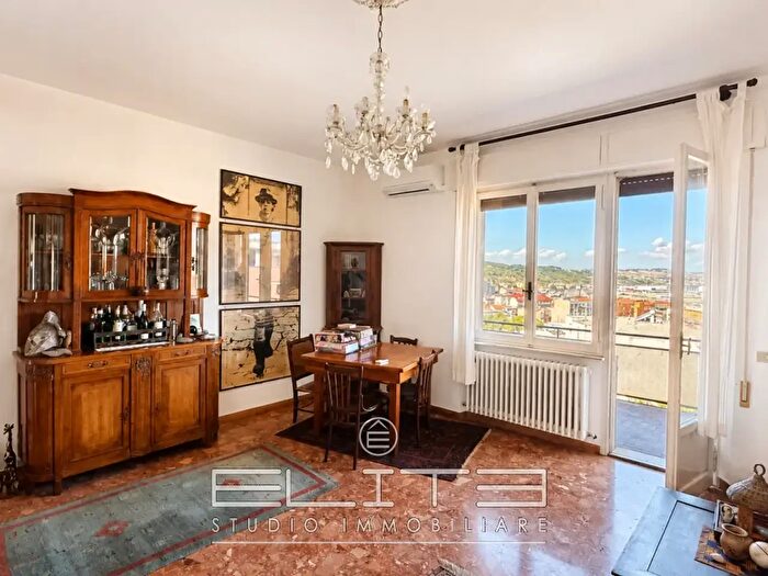 Appartamento trilocale in vendita in Via Sanzio, Ancona