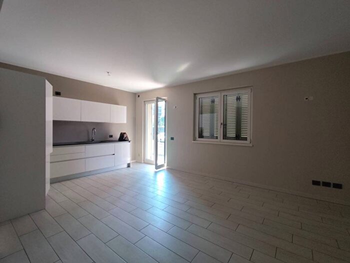 Appartamento trilocale in affitto in VIA SPARTANA, Sarnico