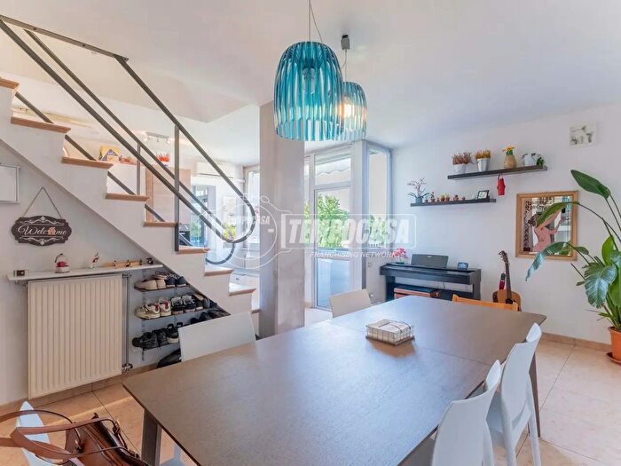 Appartamento con 6 locali in vendita in Via Campo dei Fiori, Novate Milanese