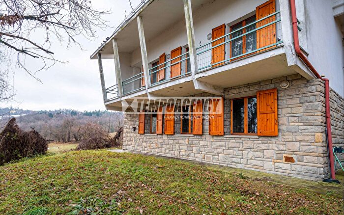 Casa con 9 locali in vendita in Via Pazzano, Serramazzoni