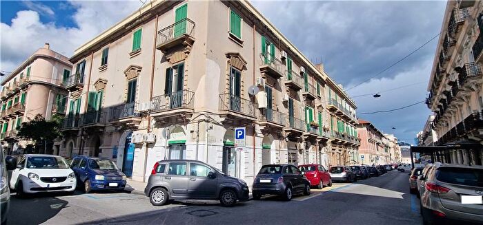 Appartamento quadrilocale in vendita in Via XXVII, Messina