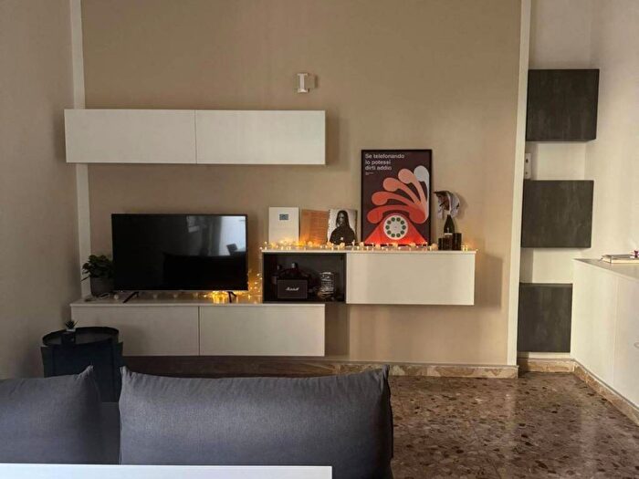 Appartamento trilocale in affitto in Via Belgirate, Maggiolina, Milano