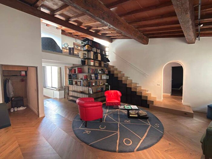 Appartamento con 6 locali in affitto in Via Bettino Ricasoli, Duomo, Firenze