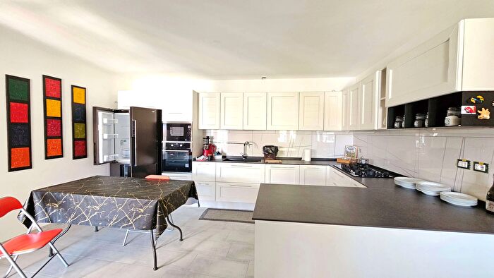 Appartamento con 7 locali in vendita in Via Ferreri, Frossasco