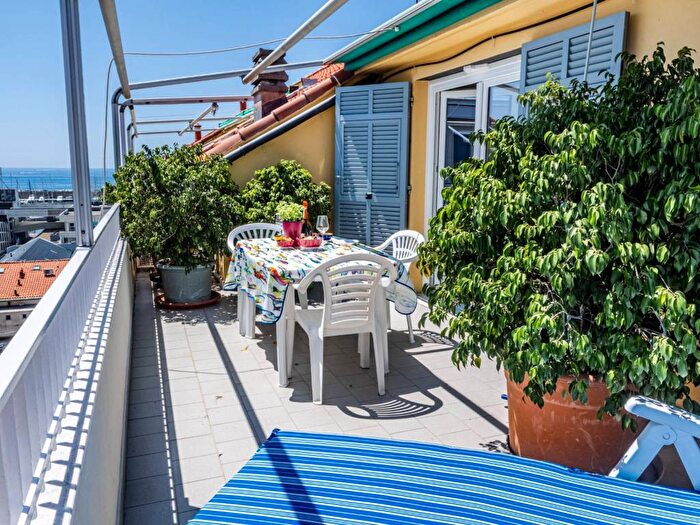 Casa quadrilocale in affitto in Via Gaetano Previati, Centro, Lavagna