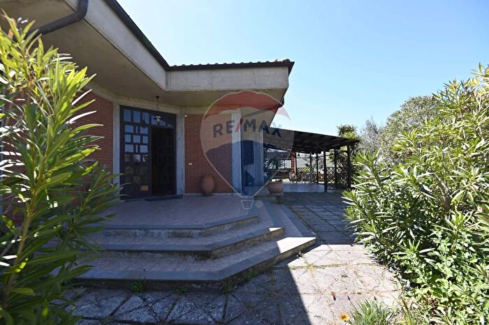 Casa con 8 locali in vendita in Sp Snc, Caltagirone