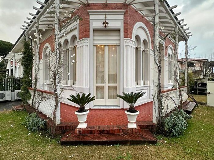 Casa con 5 locali in affitto in Via Italica, Lido di Camaiore, Camaiore