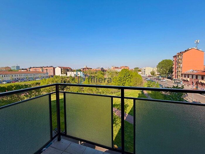Appartamento trilocale in affitto in Via Carlo Torre, Navigli Darsena, Milano
