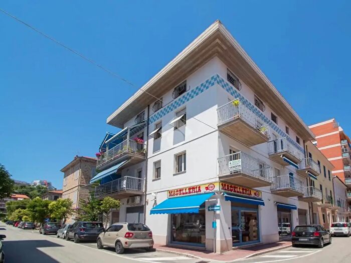 Appartamento trilocale in vendita in Via Cesare Battisti, Grottammare