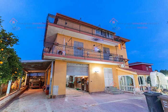 Casa con 10 locali in vendita in Siracusa