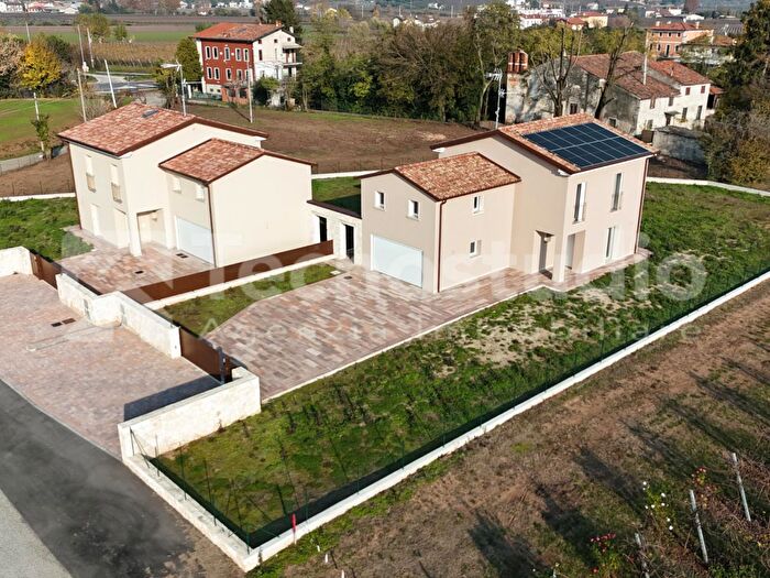 Casa quadrilocale in vendita in Via Filippo Turati, Lonigo