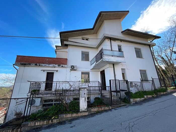 Casa con 9 locali in vendita in Via San dAcquisto, Manoppello